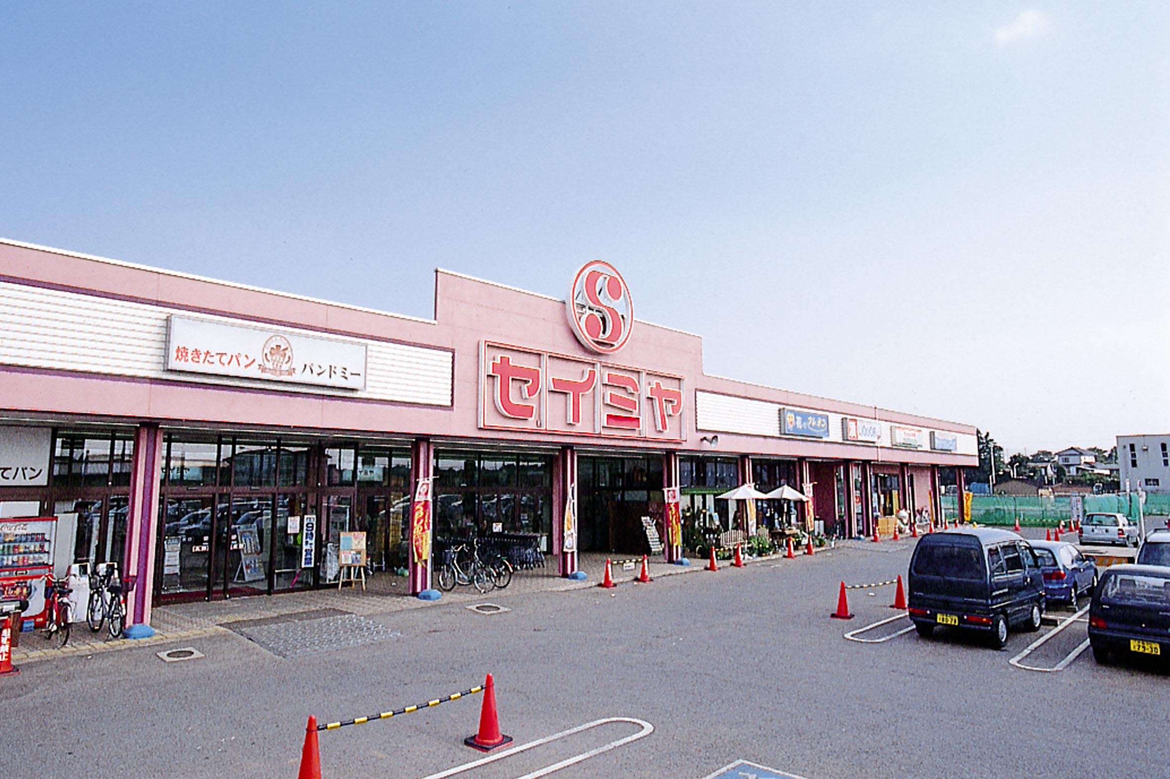 成田芝山店.jpg